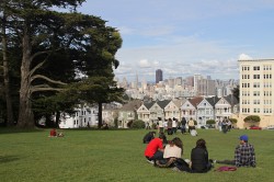 Alamo_Square_with_Painted_Ladies,_SF,_CA,_jjron_26.03.2012