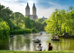 A view of a lake in Central Park, New York
