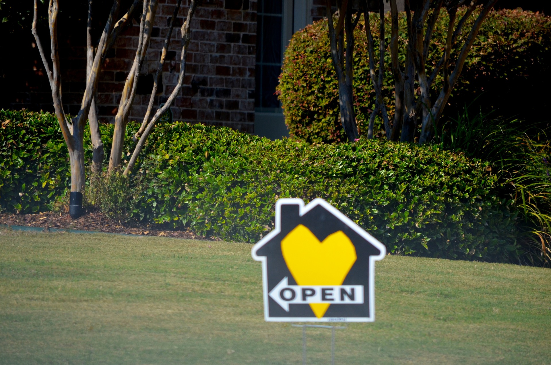7 Things LGBTQ+ Buyers May Be Overlooking in Open Houses – But Shouldn't: Insights for the LGBTQ+ Community